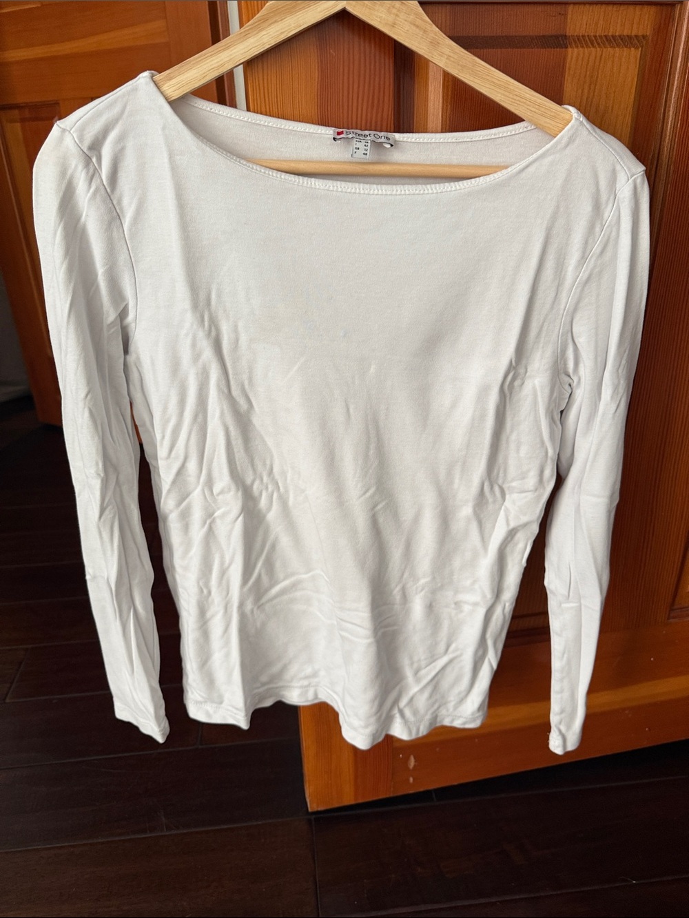 Women's White Long-Sleeve Boatneck Tee